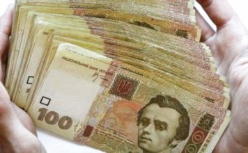 У Хмельницькому працівниця одного з банків наживалася на клієнтах
