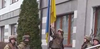 Сьогодні над містом Буча Київської області українські військові підняли жовто-блакитний стяг