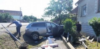 “Новини Закарпаття” – позашляховик протаранив огорожу (Фото) » Новини Закарпаття