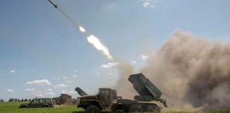 “Дніпро Оперативний” – Ворог із «Градів» обстріляв житлові будинки, будинок культури та пошту у Зеленодольську: є постраждалі