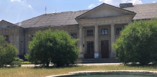 У Малієвцях на Хмельниччині розчистили фонтан