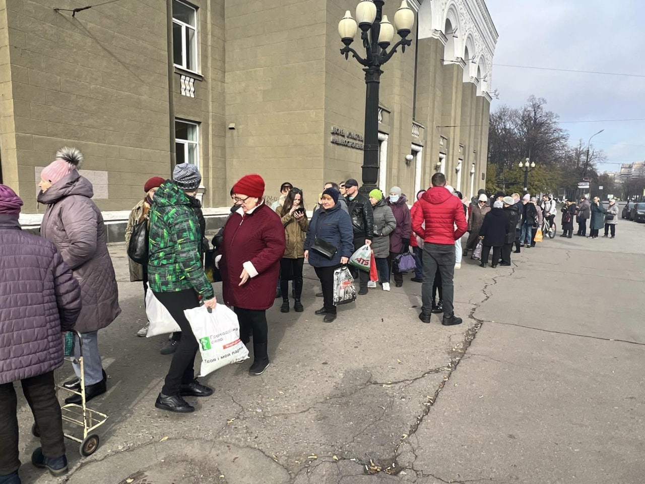 “РЕПЕРТЕР” – У суботу, 19 листопада, Штаб допомоги Загіда Краснова видаватиме продуктові набори мешканцям Дніпра на пр. Миру