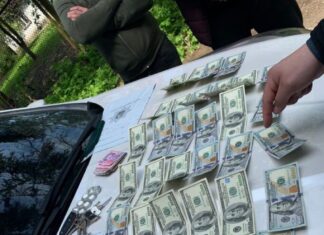 Посадовця ТЦК на Хмельниччині затримали на хабарі